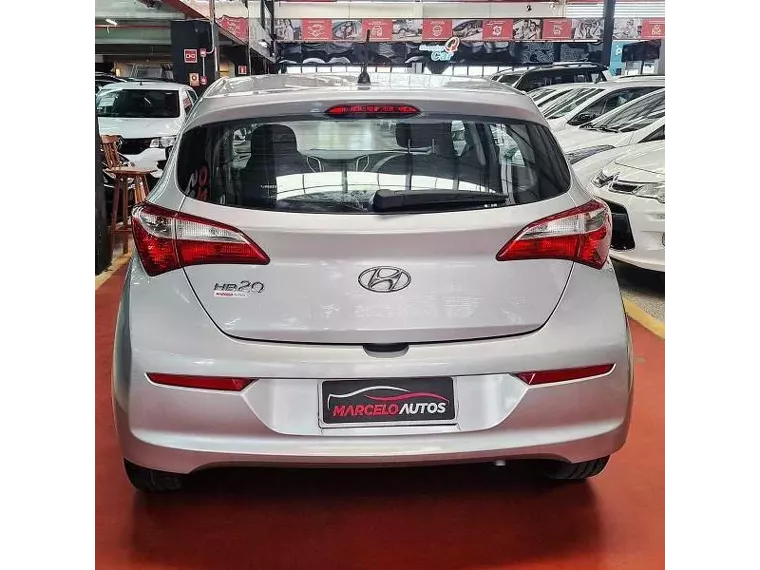 Hyundai HB20 Prata 4