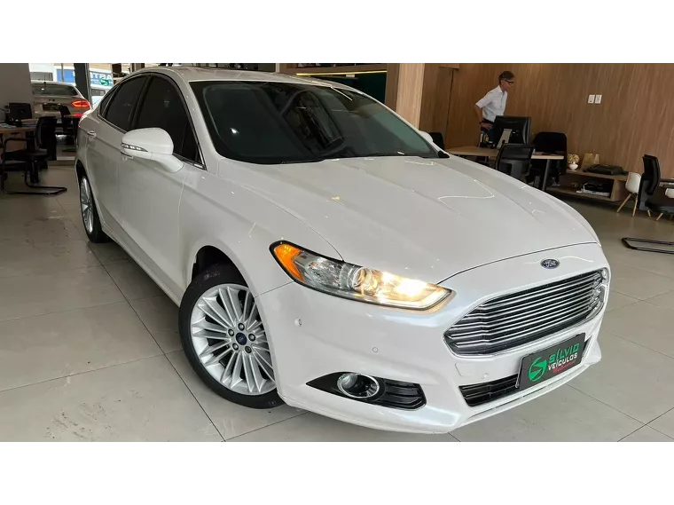 Ford Fusion Branco 15