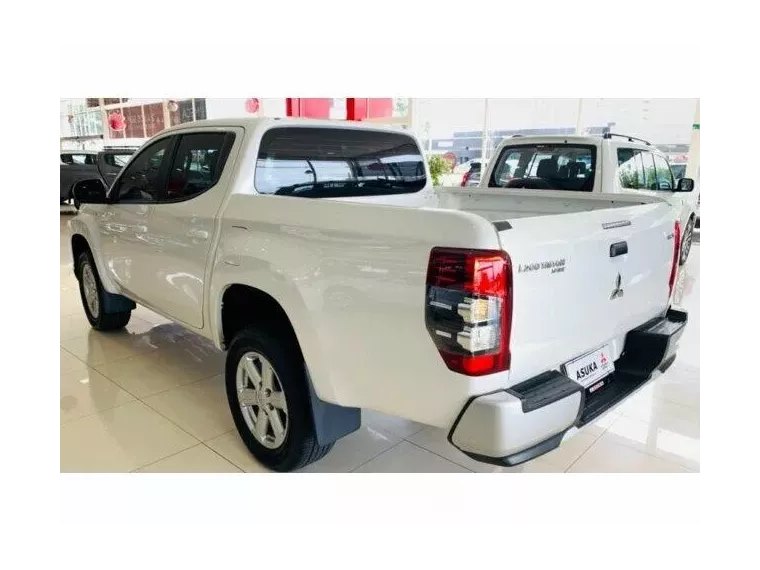 Mitsubishi L200 Triton Branco 9