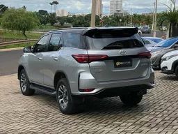 Toyota Hilux SW4