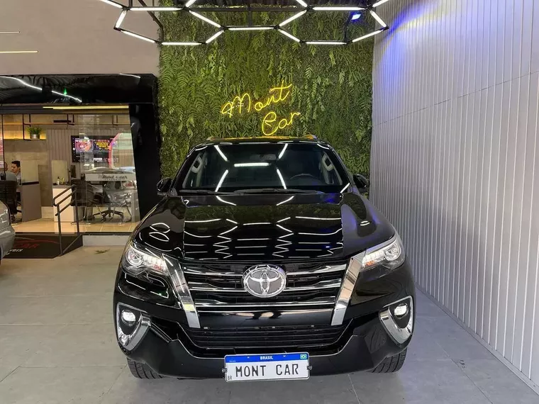 Toyota Hilux SW4 Preto 10