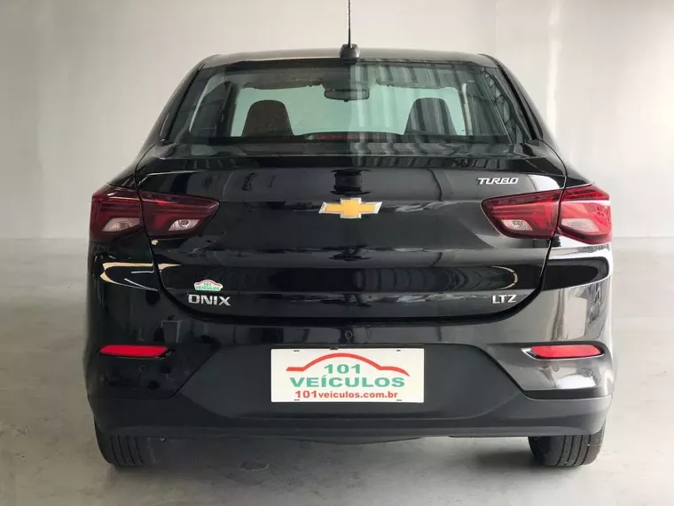 Chevrolet Onix Preto 9