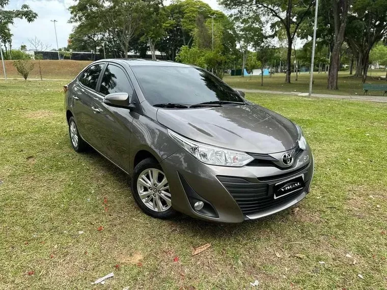 Toyota Yaris Cinza 7