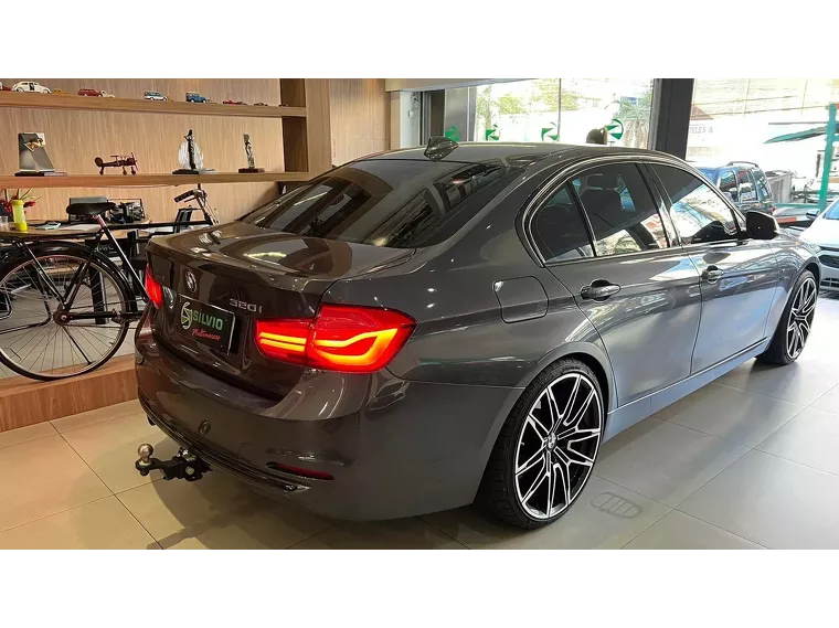 BMW 320i Cinza 16