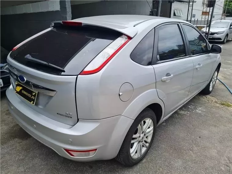 Ford Focus Prata 1