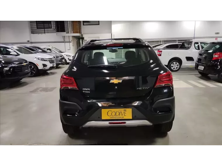 Chevrolet Onix Preto 10