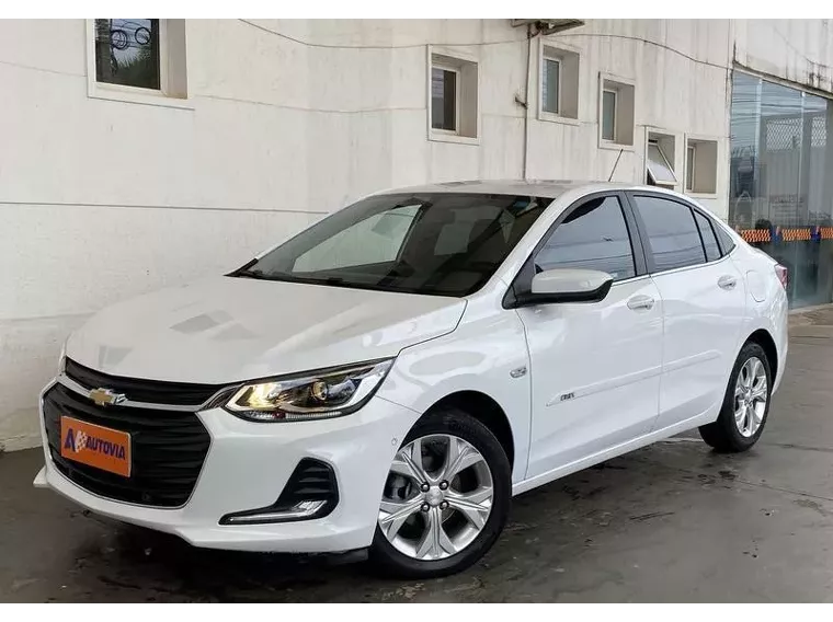 Chevrolet Onix Branco 3