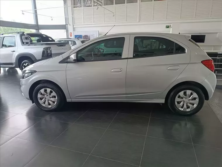 Chevrolet Onix Prata 2