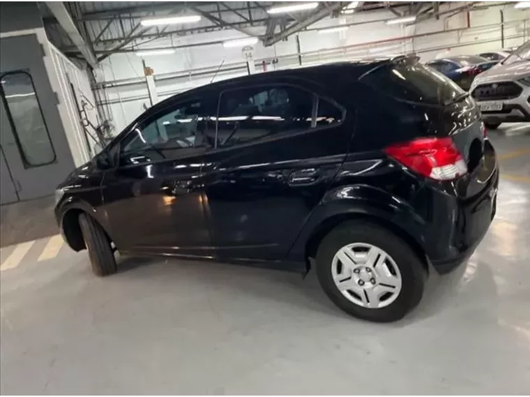 Chevrolet Onix Preto 3