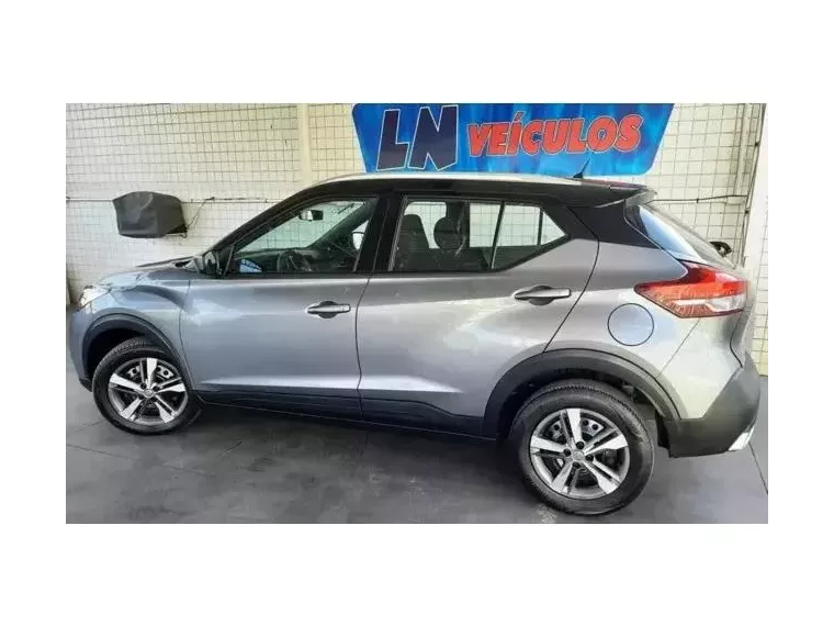 Nissan Kicks Cinza 9