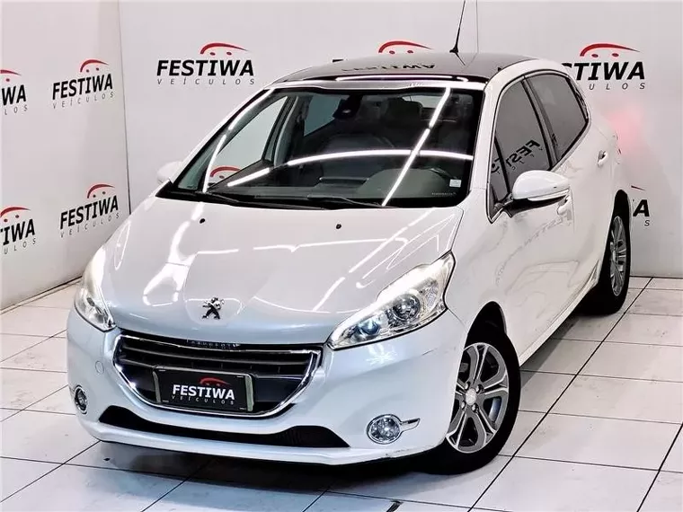 Peugeot 208 Branco 9