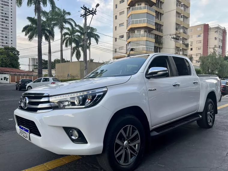 Toyota Hilux Branco 9