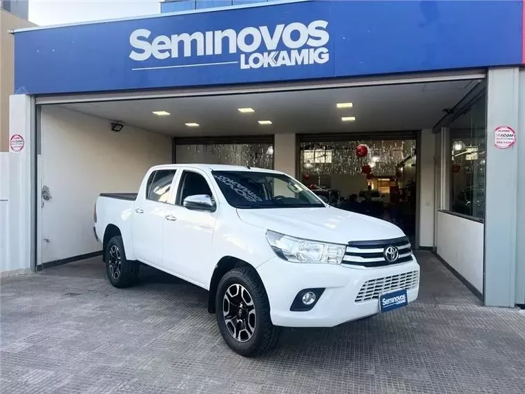 Toyota Hilux Branco 8