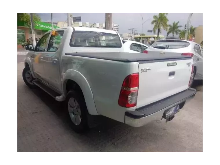 Toyota Hilux Branco 3