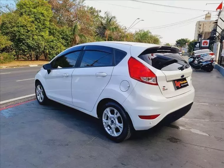 Ford Fiesta Branco 12