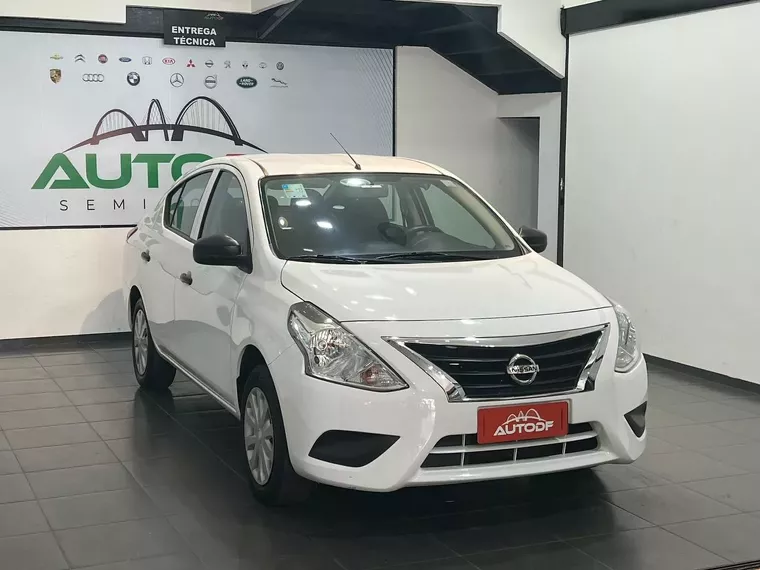 Nissan Versa Branco 5