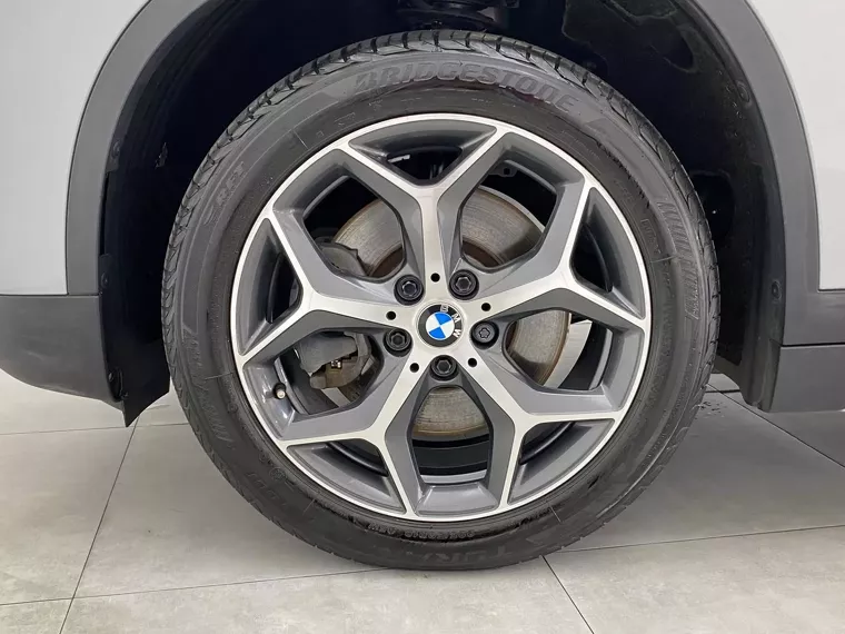 BMW X1 Prata 7