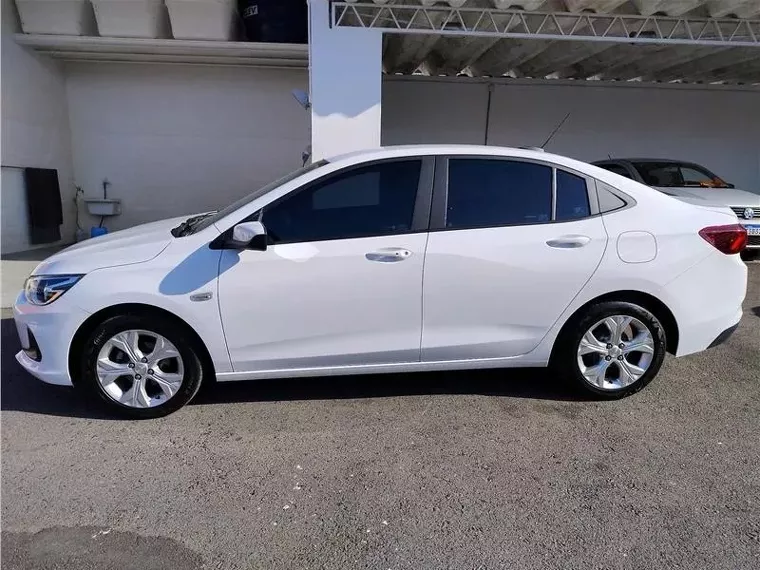 Chevrolet Onix Branco 8