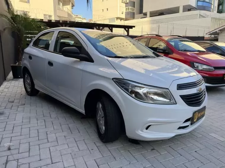 Chevrolet Onix Branco 1