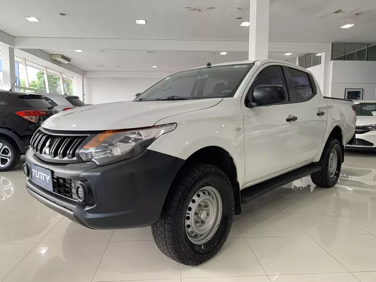 Mitsubishi L200 Triton Branco 1