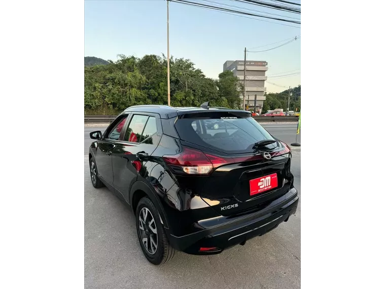 Nissan Kicks Preto 5