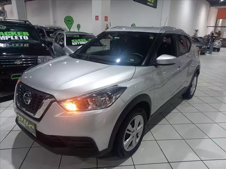 Nissan Kicks Prata 8