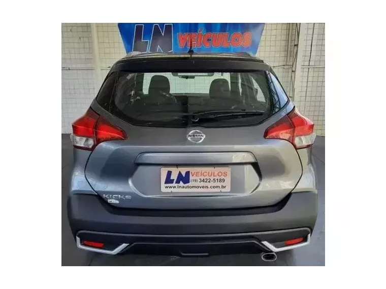 Nissan Kicks Cinza 5