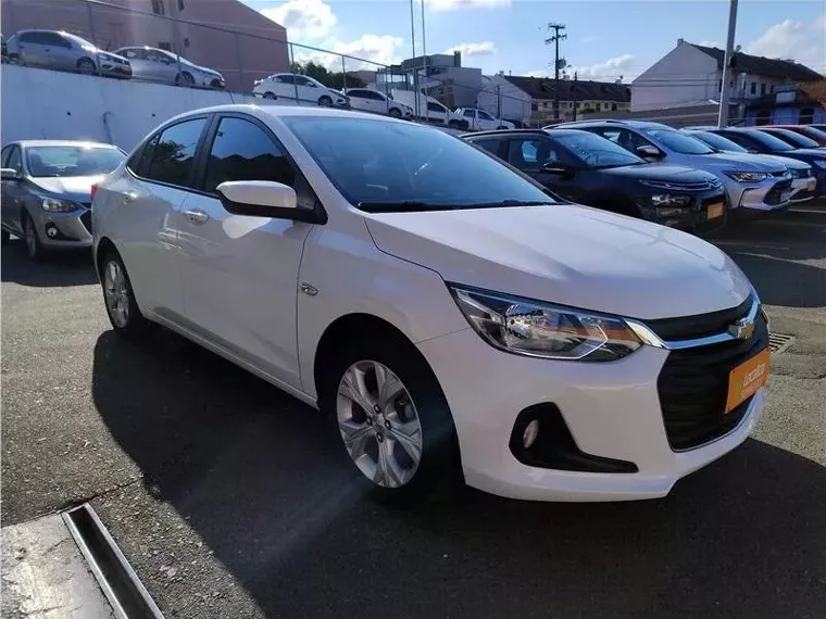 Chevrolet Onix Branco 4