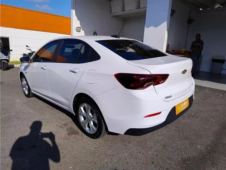 Chevrolet Onix Branco 3