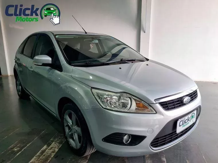 Ford Focus Prata 1