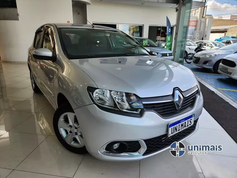 Renault Sandero Prata 5