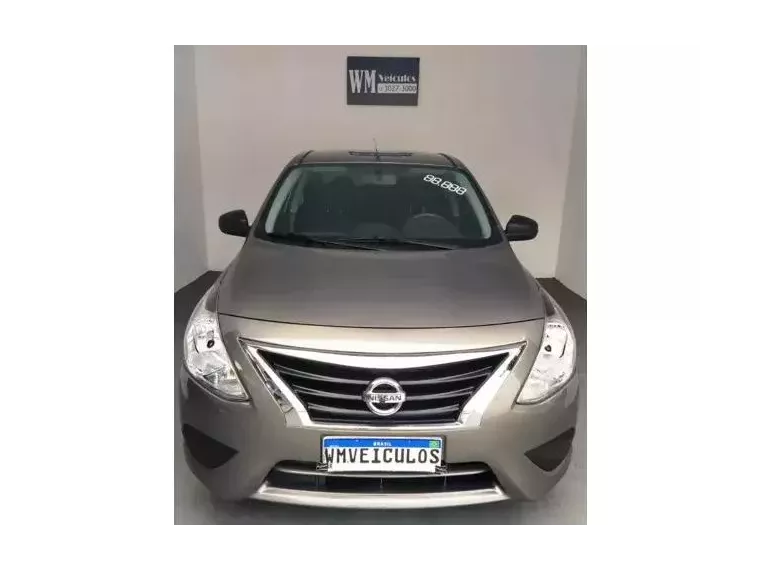 Nissan Versa Cinza 7