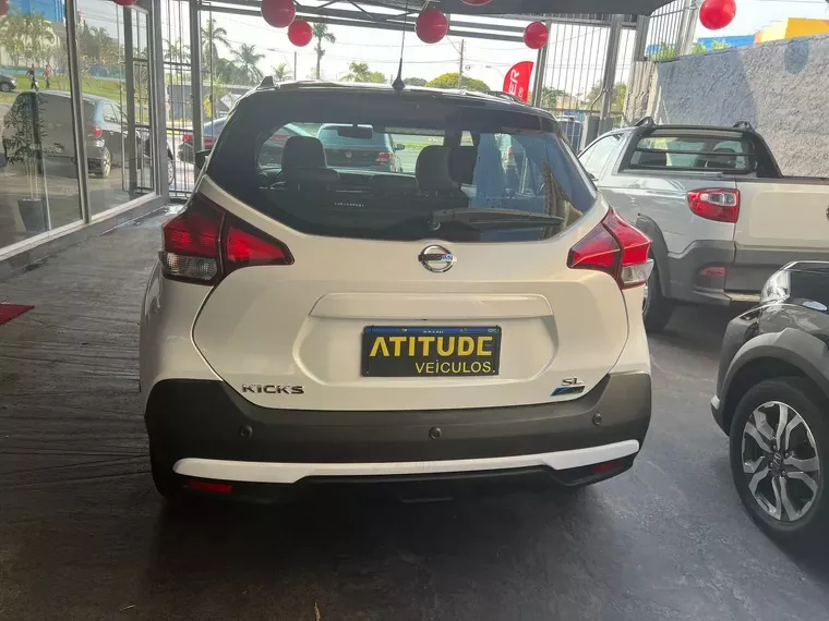 Nissan Kicks Branco 4