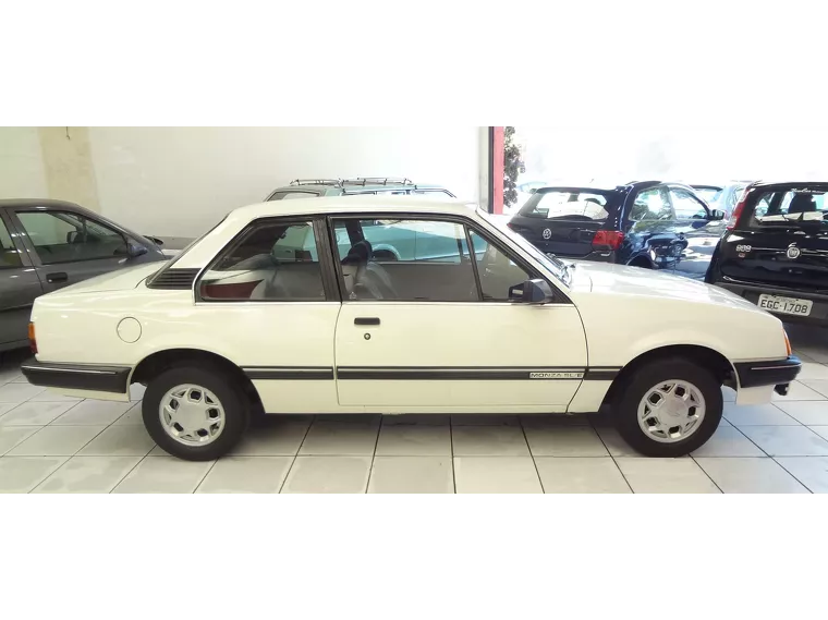 Chevrolet Monza Branco 9