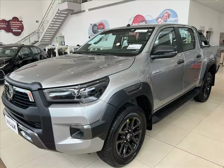 Toyota Hilux Prata 6