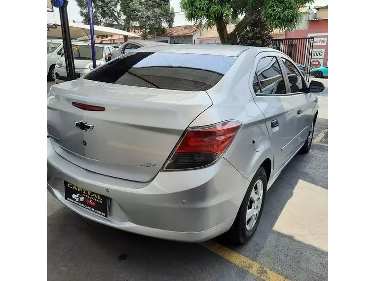 Chevrolet Prisma Prata 4