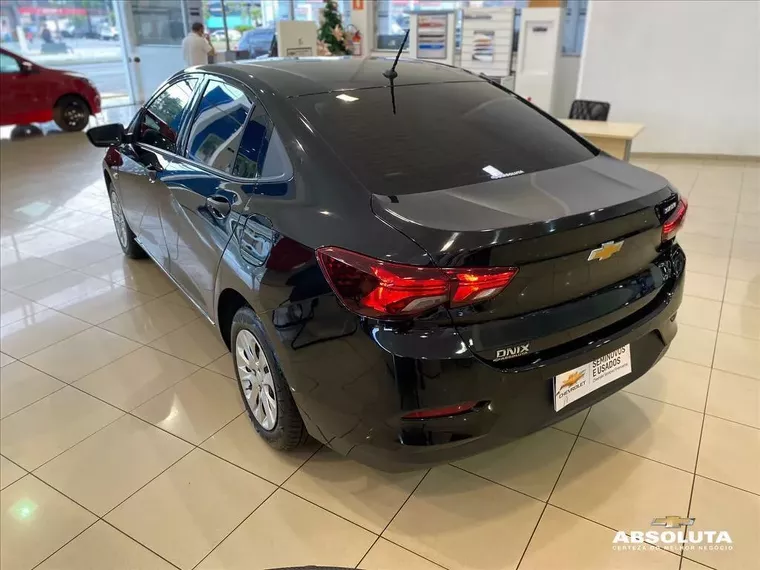 Chevrolet Onix Preto 11