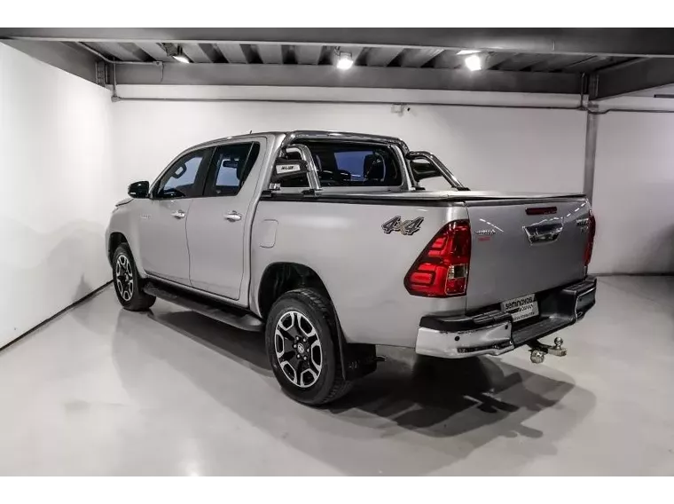 Toyota Hilux Prata 14