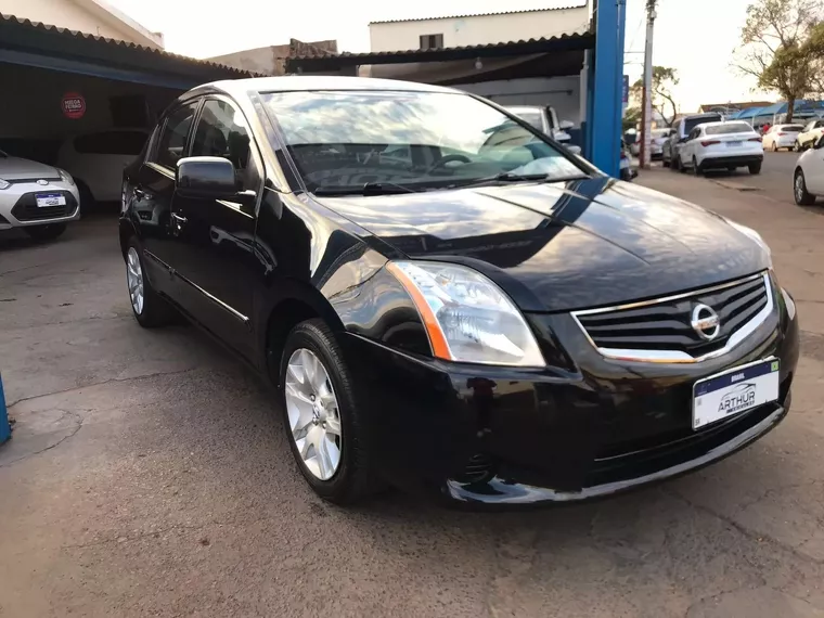 Nissan Sentra Preto 6