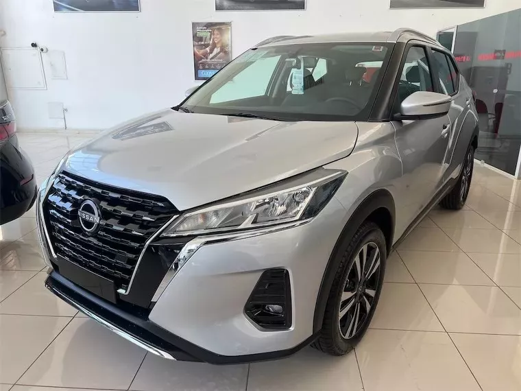 Nissan Kicks Prata 12