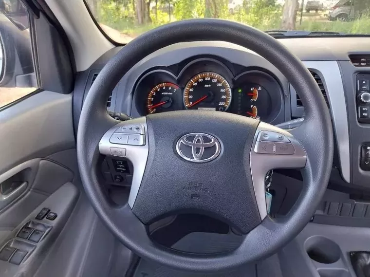 Toyota Hilux Prata 5