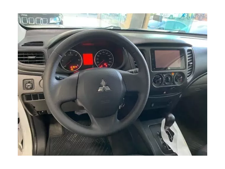 Mitsubishi L200 Triton Branco 6