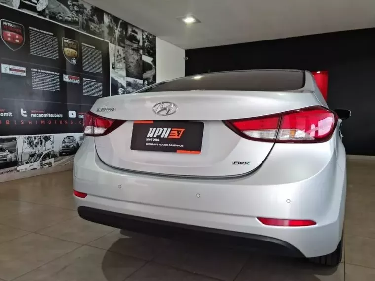 Hyundai Elantra Prata 6