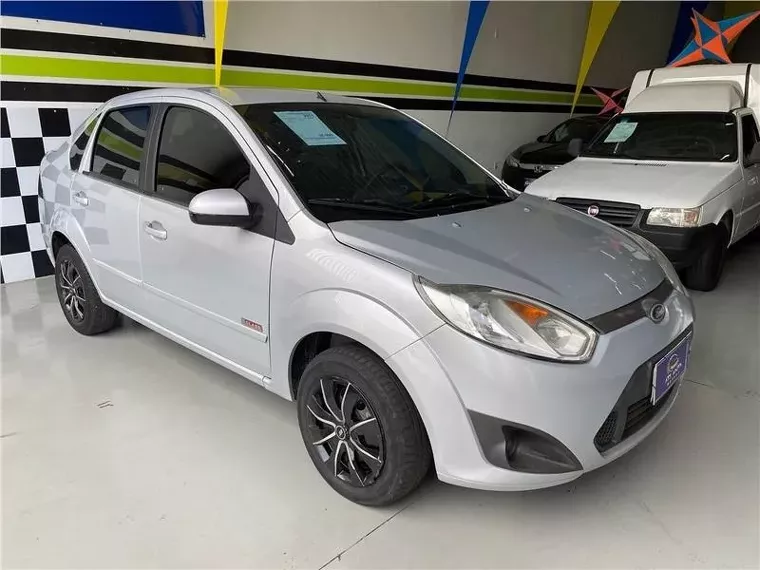 Ford Fiesta Prata 5