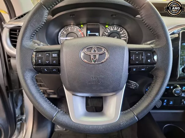 Toyota Hilux Prata 11