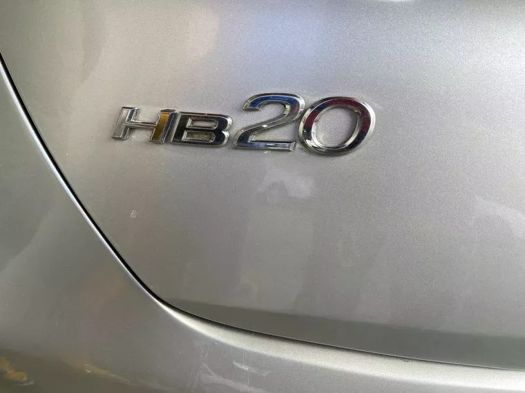 Hyundai HB20 Prata 5