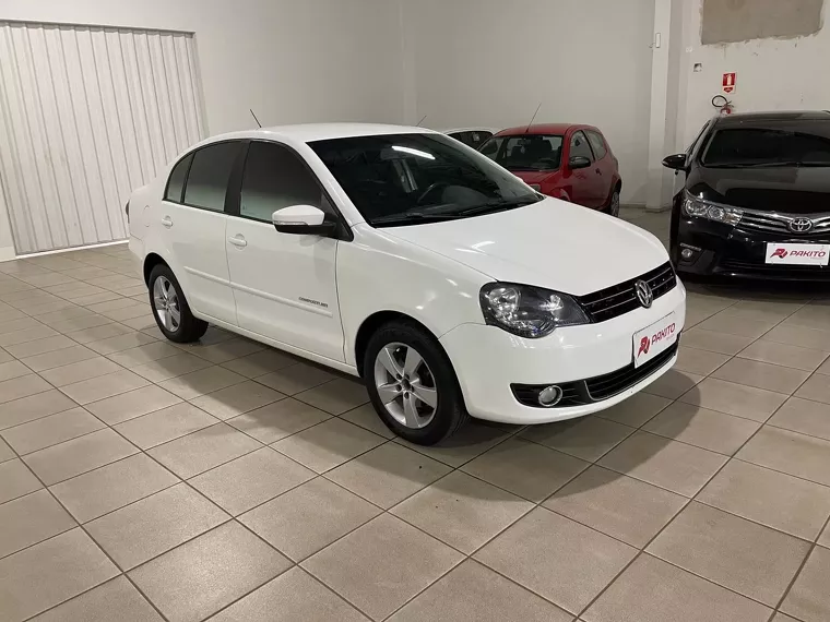 Volkswagen Polo Sedan Branco 1