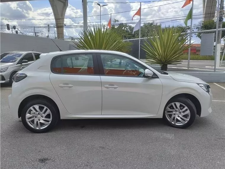 Peugeot 208 Branco 12