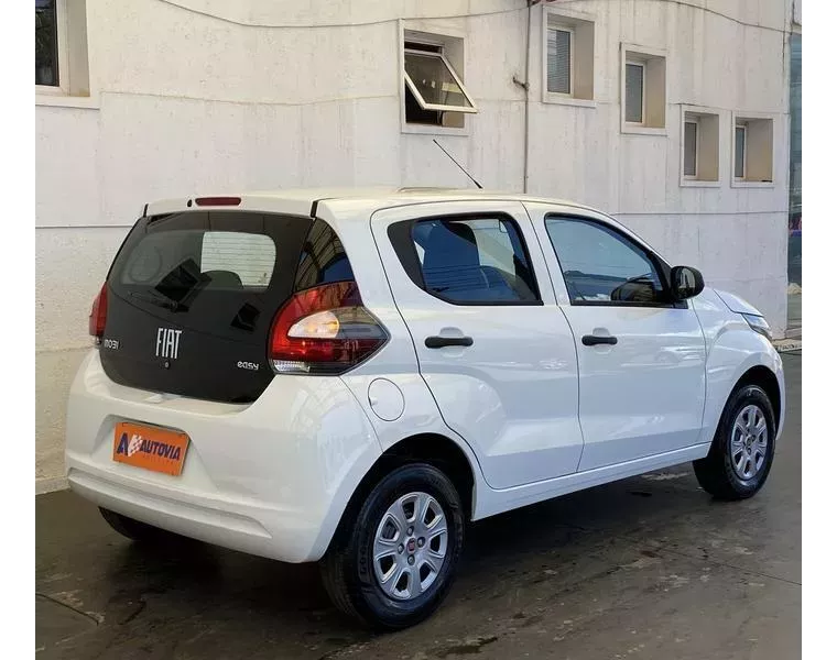 Fiat Mobi Branco 19