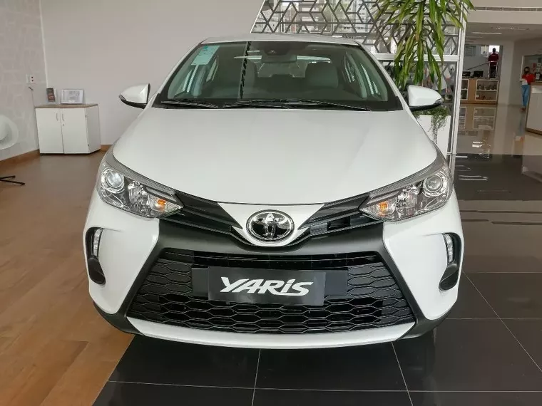 Toyota Yaris Branco 5